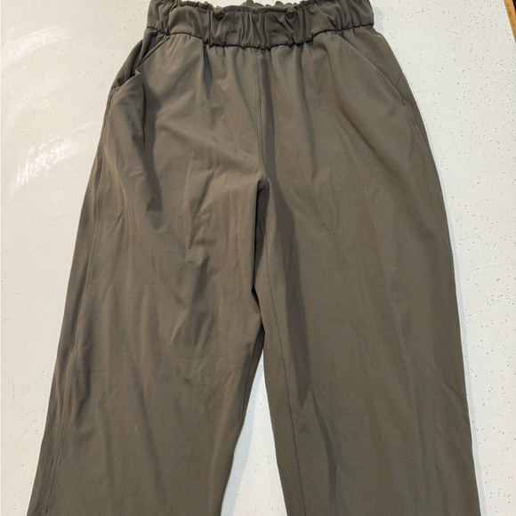 Lululemon joggers size 4 - Picture 3 of 4